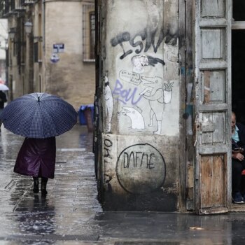 Un centro de bajas presiones pone en aviso a casi media España por lluvias y tormentas