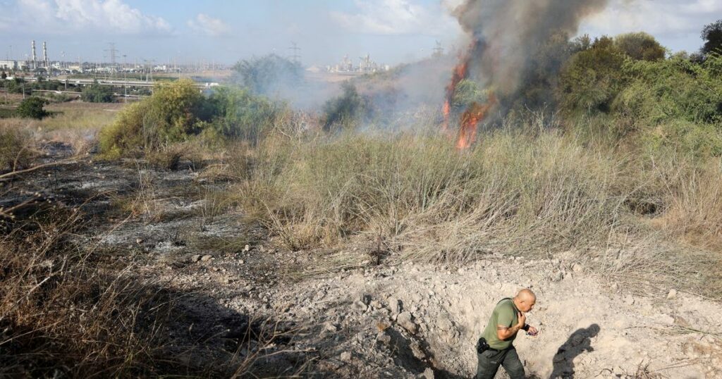 Un missile houtiste atteint Israël, le Hezbollah accroît la pression