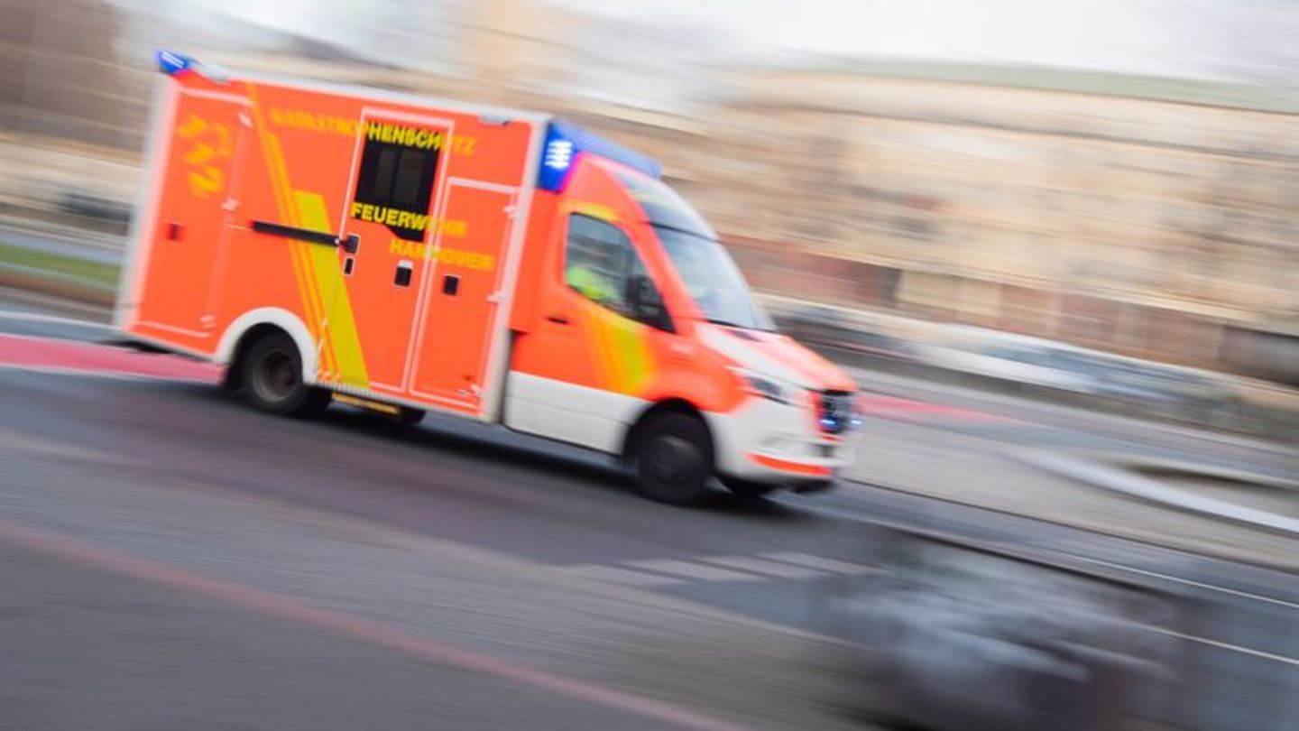 Zu dem Unfall kam es nach Angaben der Polizei, als der Junge mit seinem Fahrrad eine Straße überqueren wollte. (Symbolbild) Foto