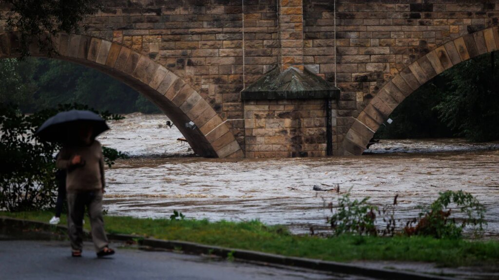 Unwetter: Hochwasser in Mitteleuropa – Regionen in Deutschland bereiten sich vor