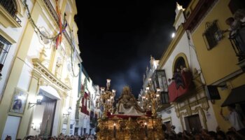 Varias personas protagonizaron una pelea en la calle Pureza al paso de la Piedad del Baratillo