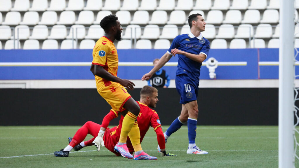 Versailles-Orléans (1-3) : deux cartons rouges, première défaite… Coup dur pour les Versaillais