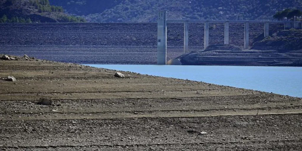 Vuelve la amenaza de las restricciones: los embalses andaluces están por debajo del 30% y la Junta llama a un consumo responsable