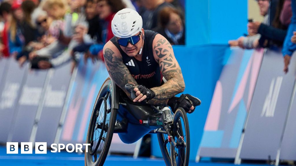 David Weir crosses the finish line in Paris