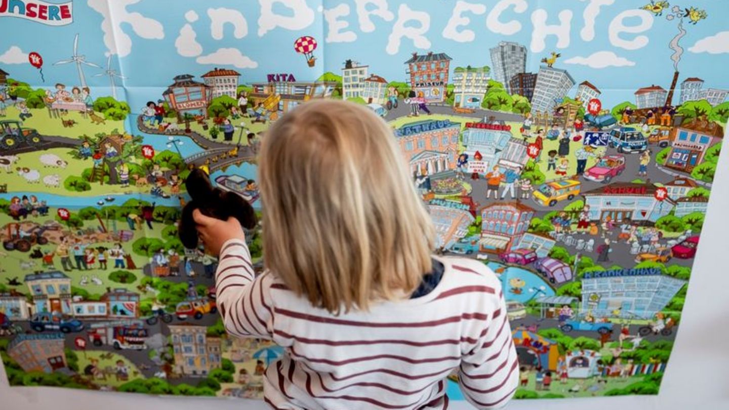 Zum Weltkindertag stellt der Kinderschutzbund seine neue Kampagne „Wen kümmert’s?“ vor. (Symbolbild) Foto: Christoph Soeder/dpa