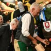 Wiesn-Anstich: Wer ist der alte Mann neben dem Oberbürgermeister beim Anzapfen?