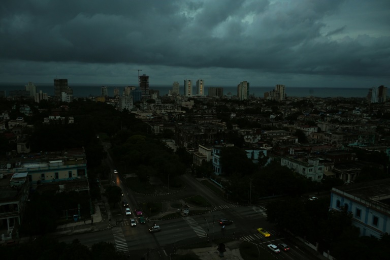 10 millions d'habitants sans électricité: L'île de Cuba entièrement plongée dans le noir