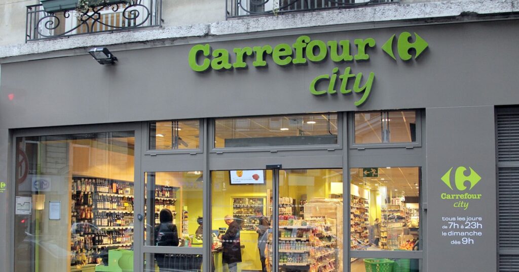 Malgré la loi Toubon, des entreprises françaises multiplient les marques avec des mots anglais (ici, un Carrefour city).