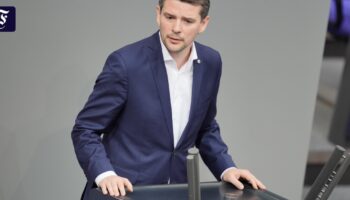 Ukraine-Liveblog: Verteidigungsausschuss-Vorsitzender kritisiert Scholz’ Ukraine-Politik scharf