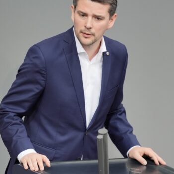 Ukraine-Liveblog: Verteidigungsausschuss-Vorsitzender kritisiert Scholz’ Ukraine-Politik scharf