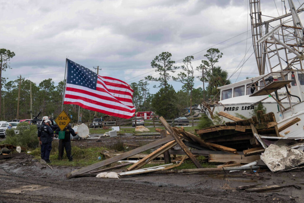 Aux Etats-Unis, l’ouragan Helene fait au moins 130 morts et s’immisce dans la campagne présidentielle