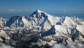 L’Everest continue de grandir grâce à une rivière