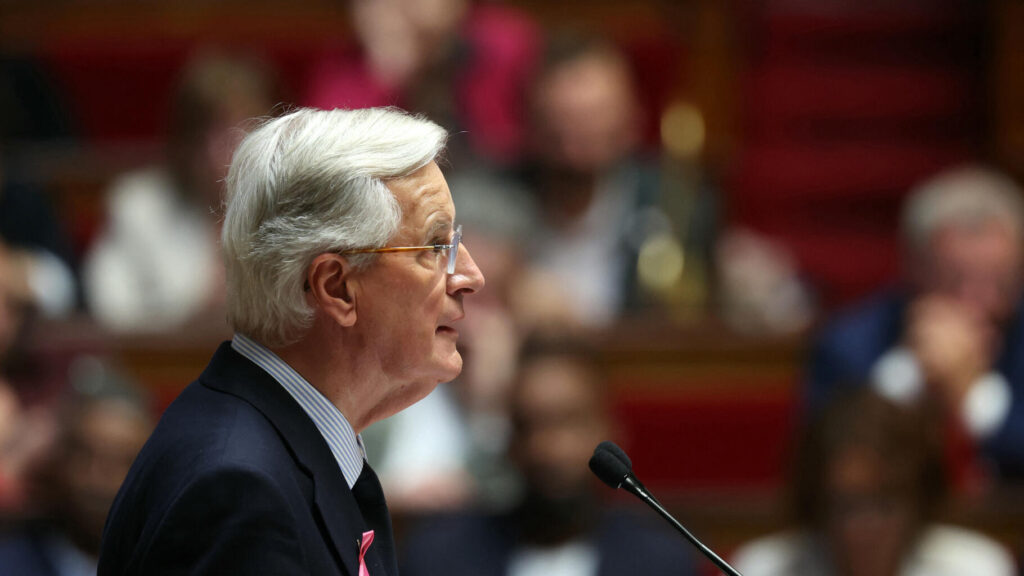 Face à l’Assemblée, Michel Barnier poursuit le « en même temps » macroniste (en ménageant le RN)