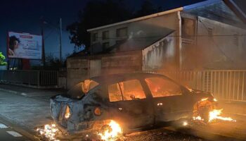 Crise en Martinique : nouvelle nuit de tensions à Fort-de-France et au Lamentin, des véhicules incendiés