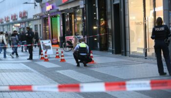 Mann sticht polnischen Fan in Köln mit Messer nieder