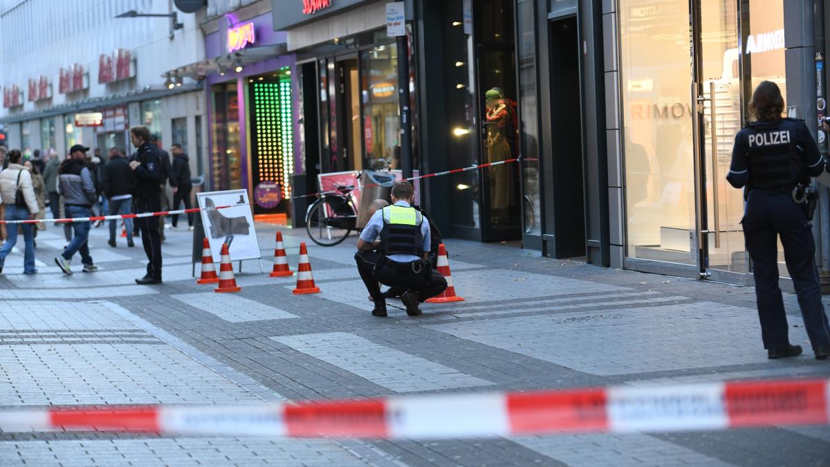 Mann sticht polnischen Fan in Köln mit Messer nieder