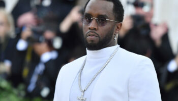 Le rappeur P. Diddy reste en prison en attendant son procès au printemps 2025