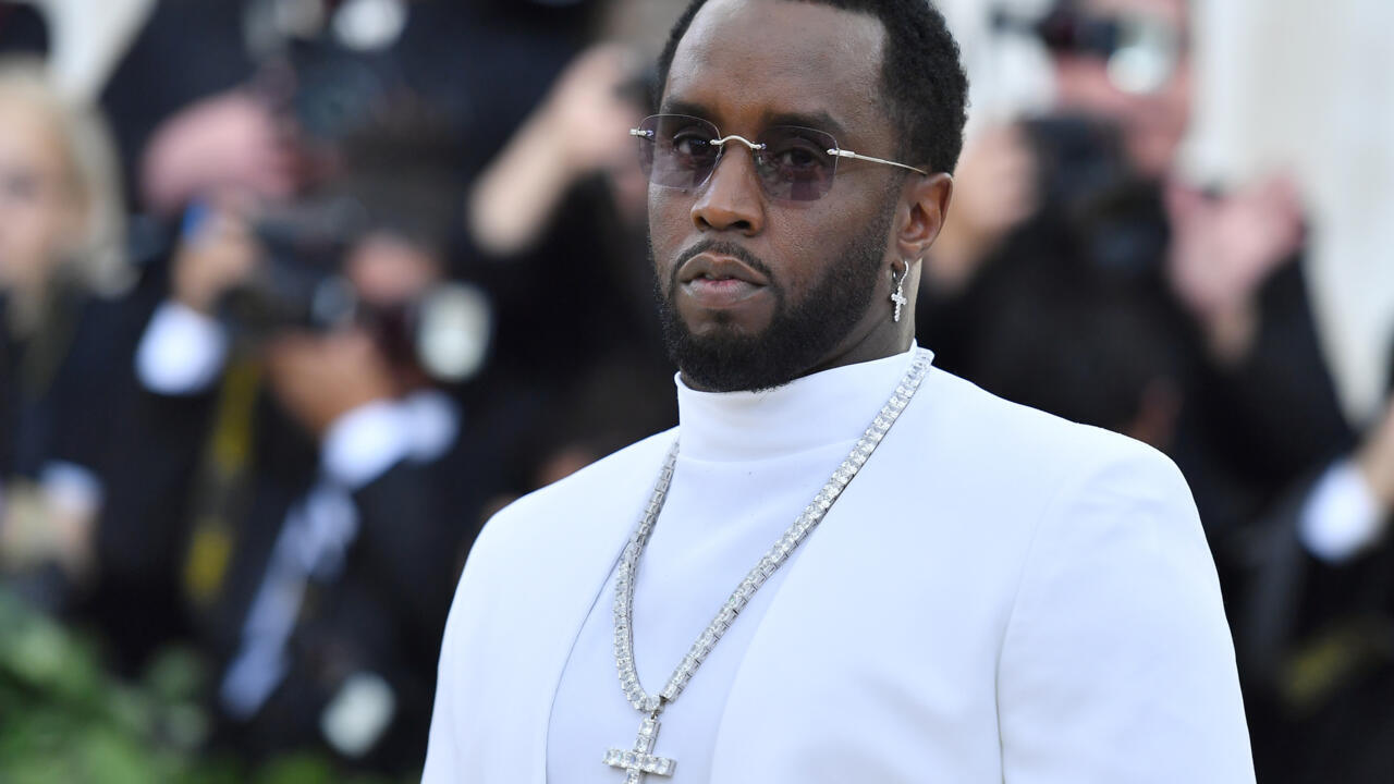 Le rappeur P. Diddy reste en prison en attendant son procès au printemps 2025