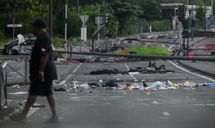 Aéroport et écoles fermés, couvre-feu, négociations… Que se passe-t-il en Martinique ?