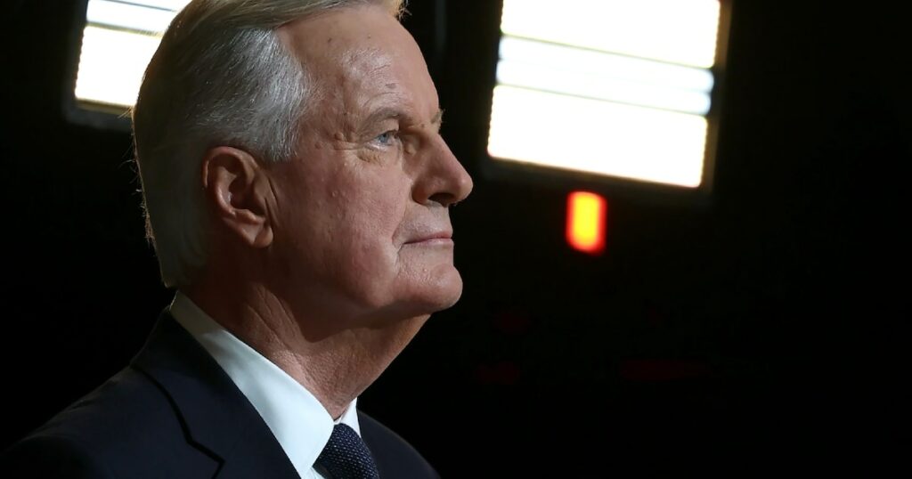 Le Premier ministre Michel Barnier le 3 octobre 2024 à Aubervilliers avant de passer dans l'émission "L'Evénement" sur France 2