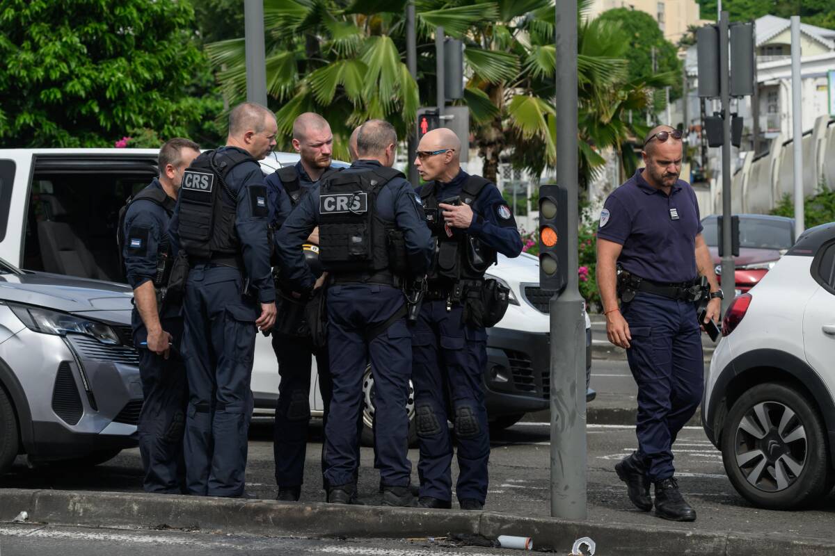 En Martinique, le préfet instaure un couvre-feu et une interdiction de manifester après une nuit de violences