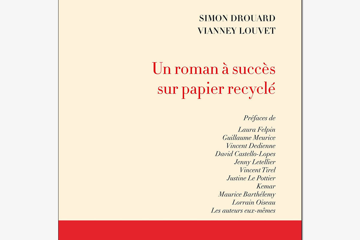 « Un roman à succès sur papier recyclé » a un titre très clair et c’est loin d’être sa seule qualité