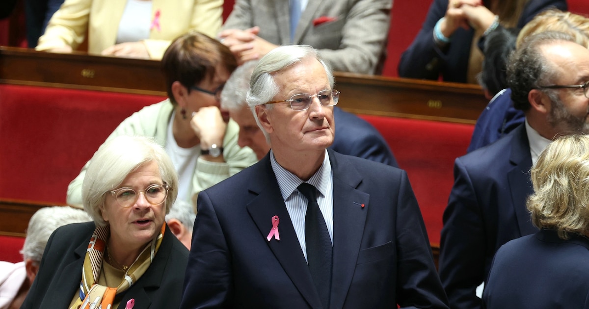 La ministre du Partenariat avec les territoires et de la Décentralisation Catherine Vautrin et le Premier ministre Michel Barnier à l'Assemblée nationale, le 1er octobre 2024