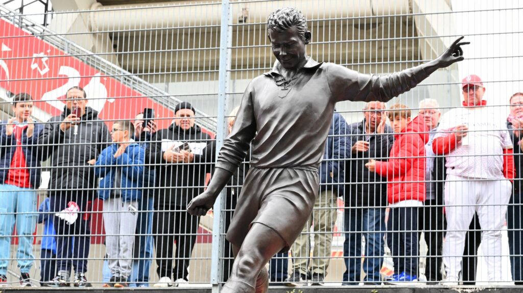 Pourquoi la France compte-t-elle si peu de statues de footballeurs ?