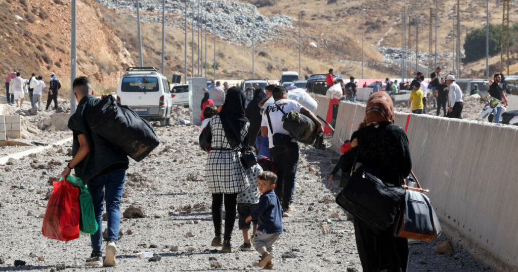 Guerre au Liban : le retour “périlleux” des réfugiés syriens dans la Syrie d’Assad