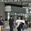 CHINE. Foxconn est régulièrement montré du doigt pour ses conditions de travail. Ici, une usine de Foxconn à Chengdu, dans le Sichuan.