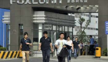 CHINE. Foxconn est régulièrement montré du doigt pour ses conditions de travail. Ici, une usine de Foxconn à Chengdu, dans le Sichuan.