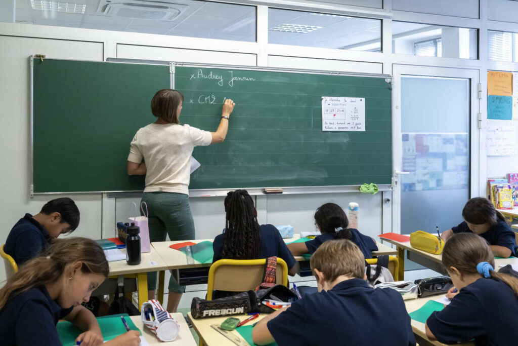 Un « sabordage de l’école publique » : les syndicats dénoncent la suppression de 4 000 postes d’enseignants