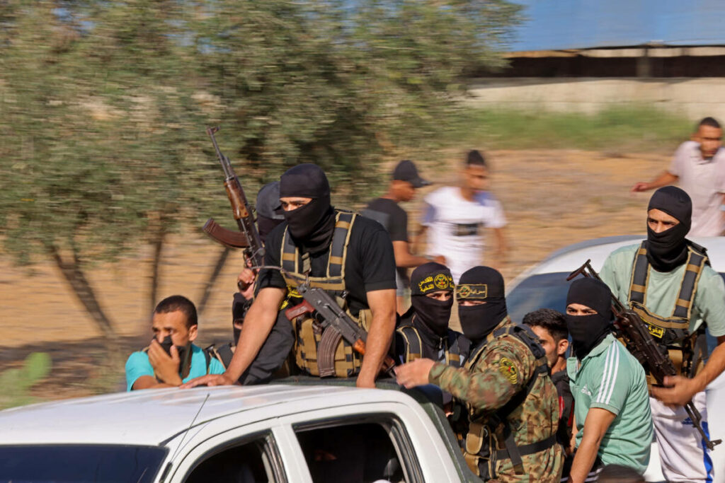 « Les Portes de Gaza », par Amir Tibon : le cauchemar du 7-Octobre en direct d’un bunker du kibboutz Nahal Oz