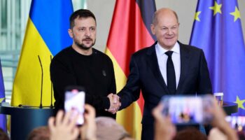 Wolodymyr Selenskyj in Deutschland: Olaf Scholz sagt Ukraine Militärhilfe in Milliardenhöhe zu