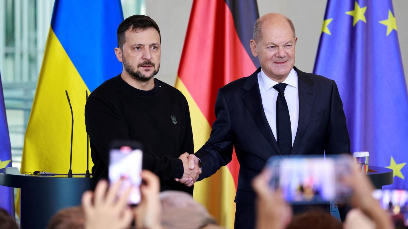 Wolodymyr Selenskyj in Deutschland: Olaf Scholz sagt Ukraine Militärhilfe in Milliardenhöhe zu