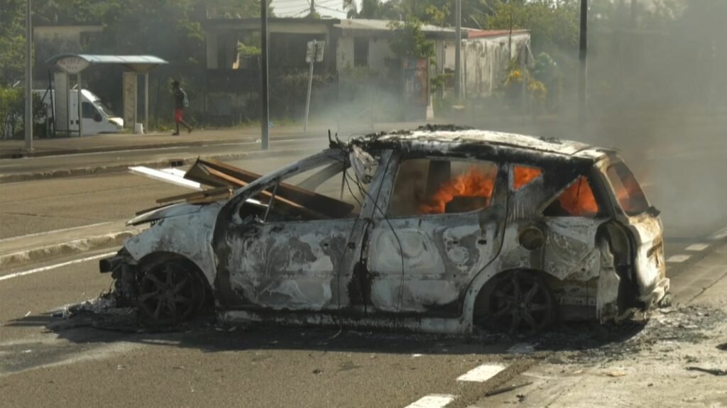 Martinique : "Nous en sommes à trois morts" en marge des violences, affirme la procureure de la République