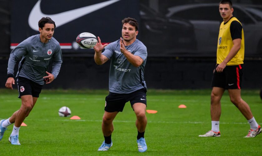 Top 14 : Antoine Dupont de retour dans le groupe toulousain pour la réception de Clermont après un été doré