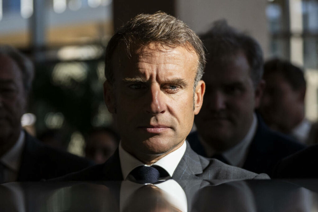 Vide idéologique, rejet de la critique… Emmanuel Macron, un président sous perfusion narcissique