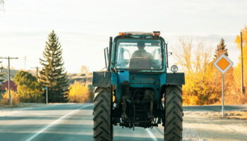 Peut-on dépasser un tracteur sur une ligne continue ? Il n'y a qu'une seule réponse