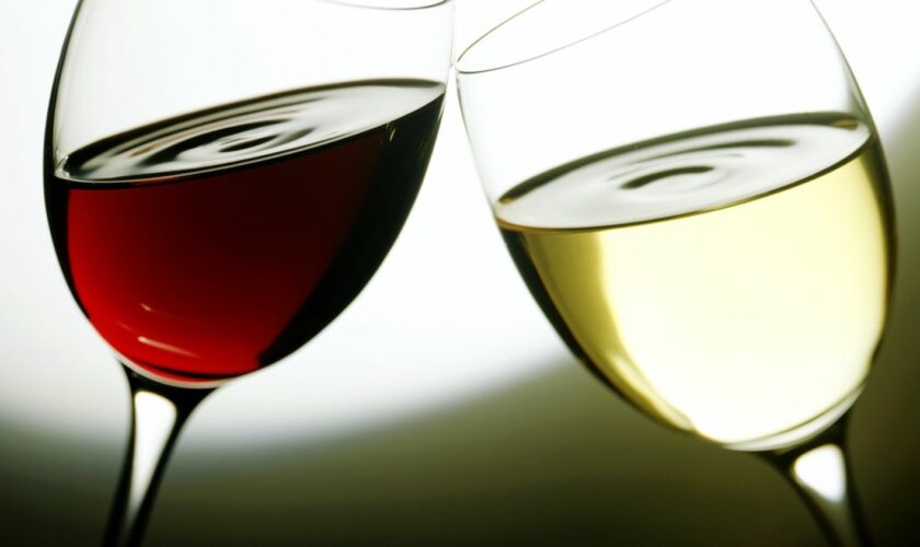 Alimentation et santé : vin rouge ou vin blanc, quels pesticides dans le verre ?