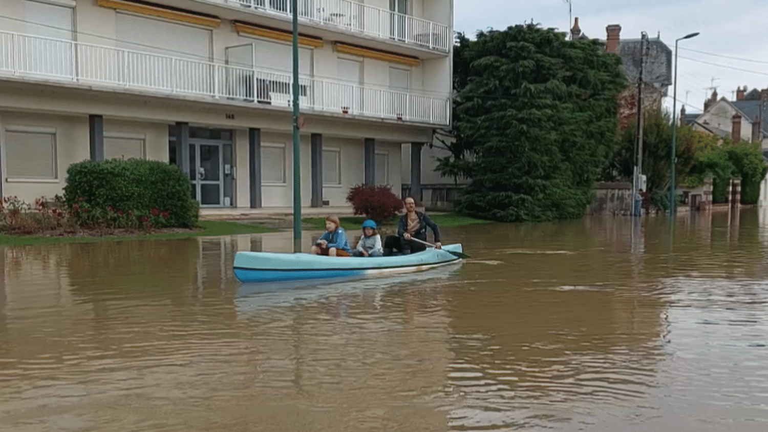 Intempéries : après les inondations, la décrue révèle l'ampleur des dégâts