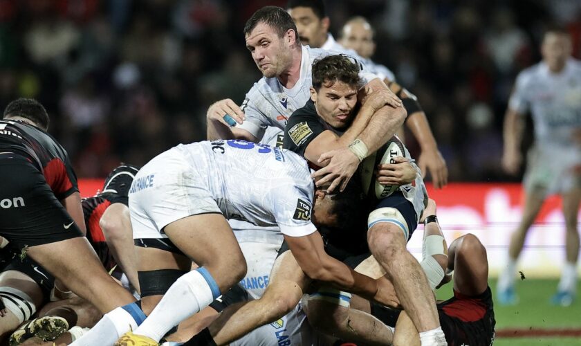 Top 14 : Antoine Dupont brille pour son retour à la compétition avec un triplé et une large victoire du Stade toulousain sur Clermont