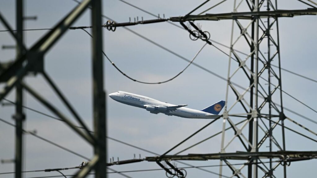 Flugverkehr: Lufthansa warnt vor reduzierten Flugplänen