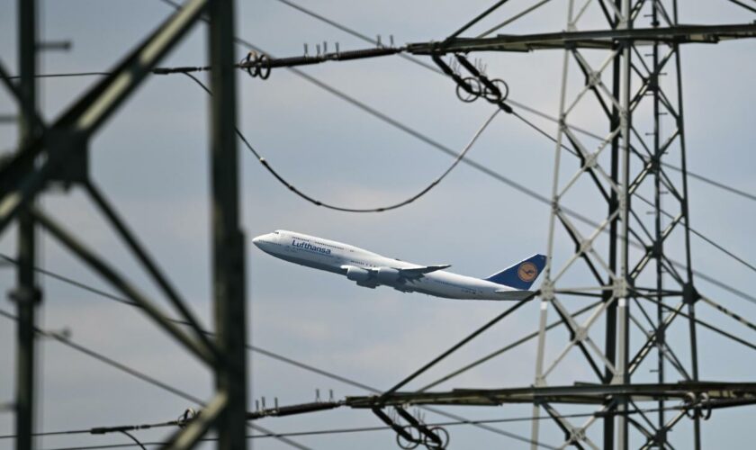 Flugverkehr: Lufthansa warnt vor reduzierten Flugplänen