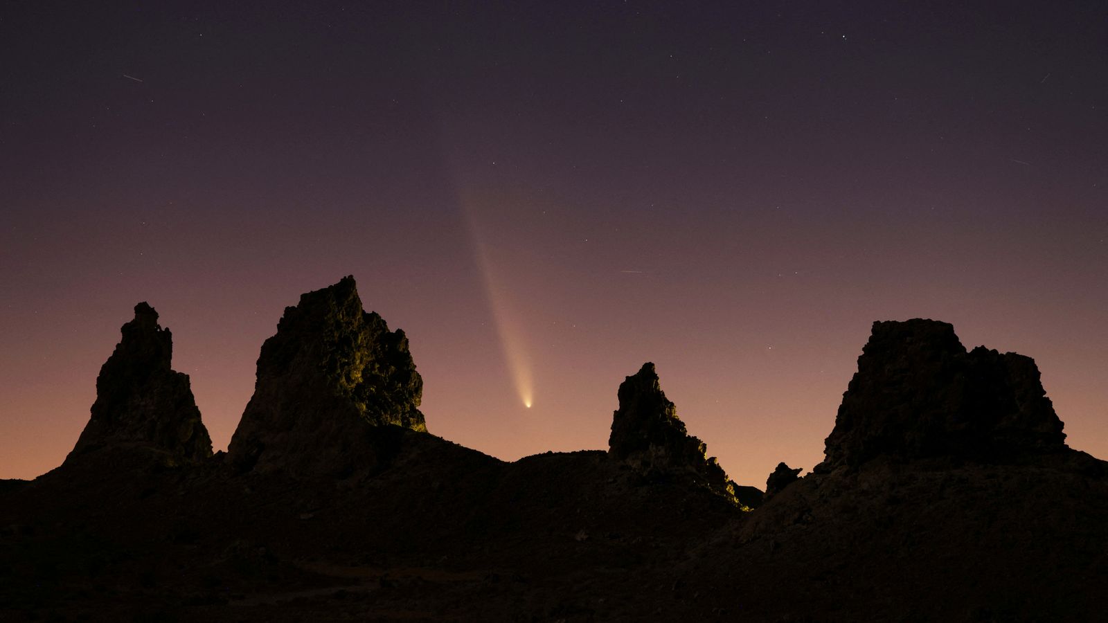 Comet Tsuchinshan-ATLAS, C/2023, with an 80,000 year orbit, passes behind geological formations, tufa spires at Trona Pinnacles, California, U.S. October 12, 2024.  REUTERS/David Swanson TPX IMAGES OF THE DAY