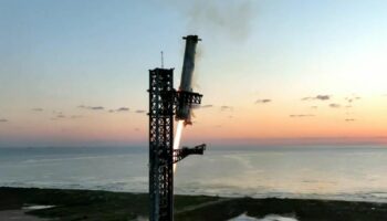 The booster rocket returned to the launch tower. Pic: SpaceX