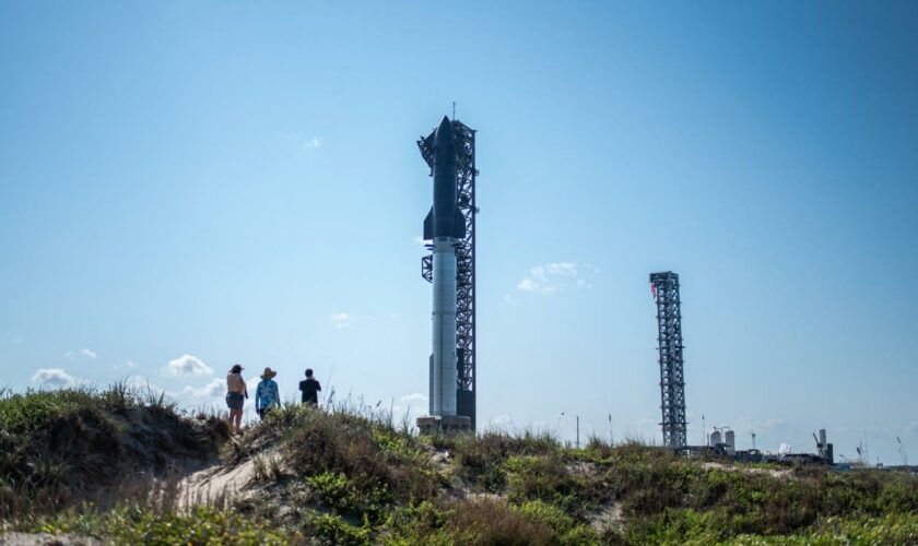 Raumfahrt: SpaceX fängt nach Raketenstart zum ersten Mal Startstufe auf