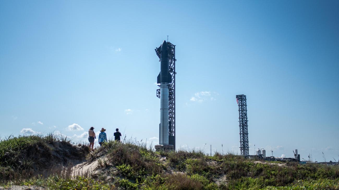 Raumfahrt: SpaceX fängt nach Raketenstart zum ersten Mal Startstufe auf