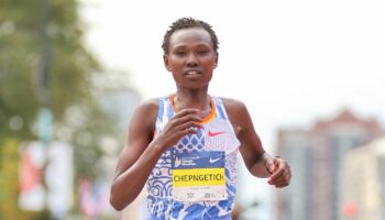 Marathon : la Kényane Ruth Chepngetich pulvérise le record du monde à Chicago et devient la première femme à passer sous les 2h10