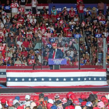 Bewaffneter Mann im Vorfeld von Trumps Wahlkampfauftritt festgenommen